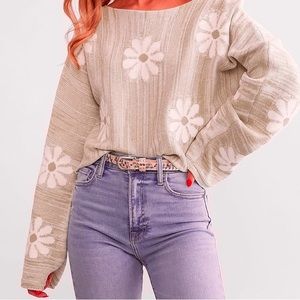 Arula Daisy Sweater Beige White Cream Floral